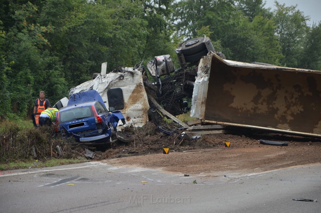 LKW umgestuerzt A 1 Rich Saarbruecken P040.JPG